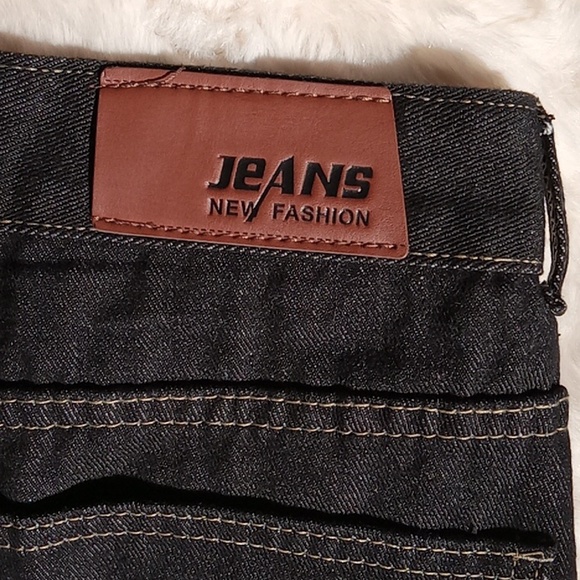 Black double pocket jeans NWOT size M bat image on front, faces back pockets. - Picture 3 of 5